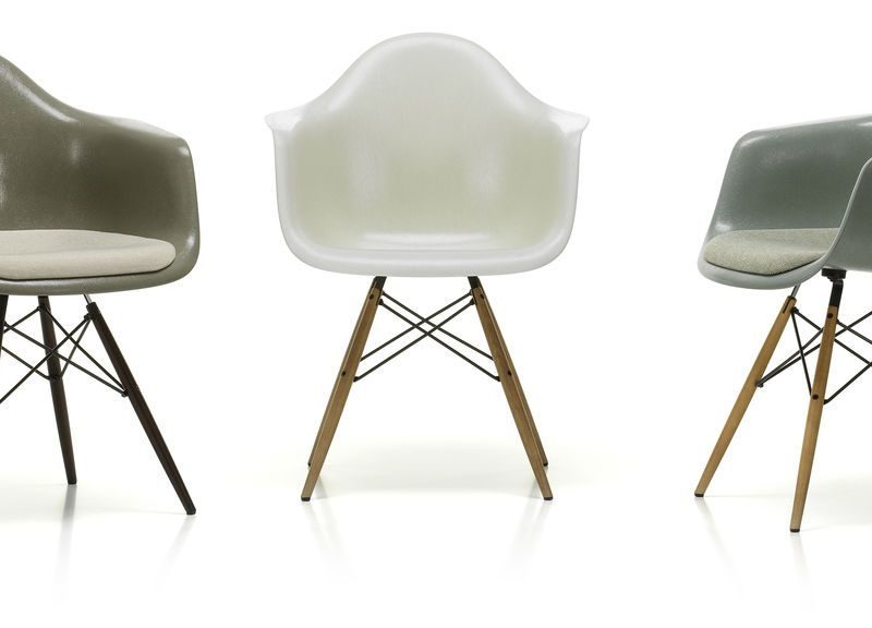 EAMES FIBERGLASS ARMCHAIR DAW (fauteuil)  Coque polyester renforcé de fibre de verre